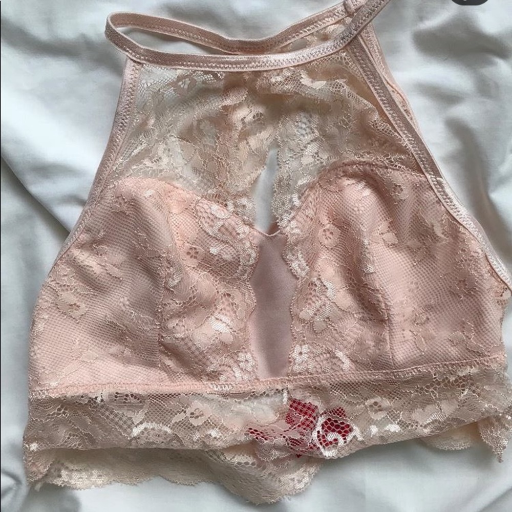 PINK LACE HALTER CROP TOP 🌸